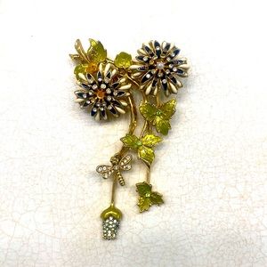 Costume brooch vintage